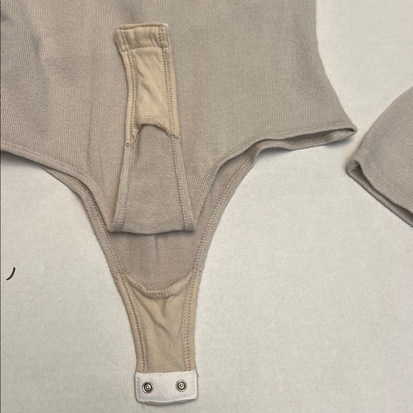 NBD REVOLVE CREAM TAUPE SWEATER TWIST TURTLENECK BODYSUIT SMALL - Picture 8 of 14